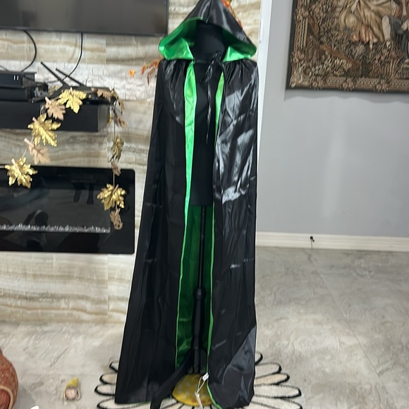 VGLOOK New With Tags Halloween Unisex Vampire Cape. - Picture 10 of 15